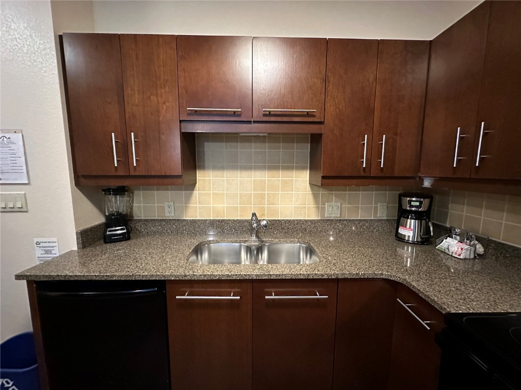 172 Beeler PLACE 102-D