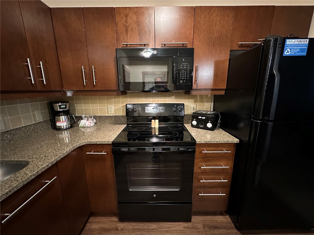 172 Beeler PLACE 102-D