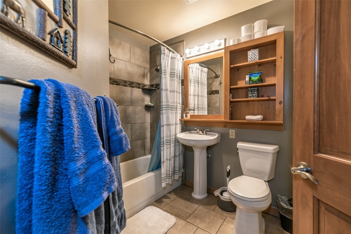 135 Dercum DRIVE 8573