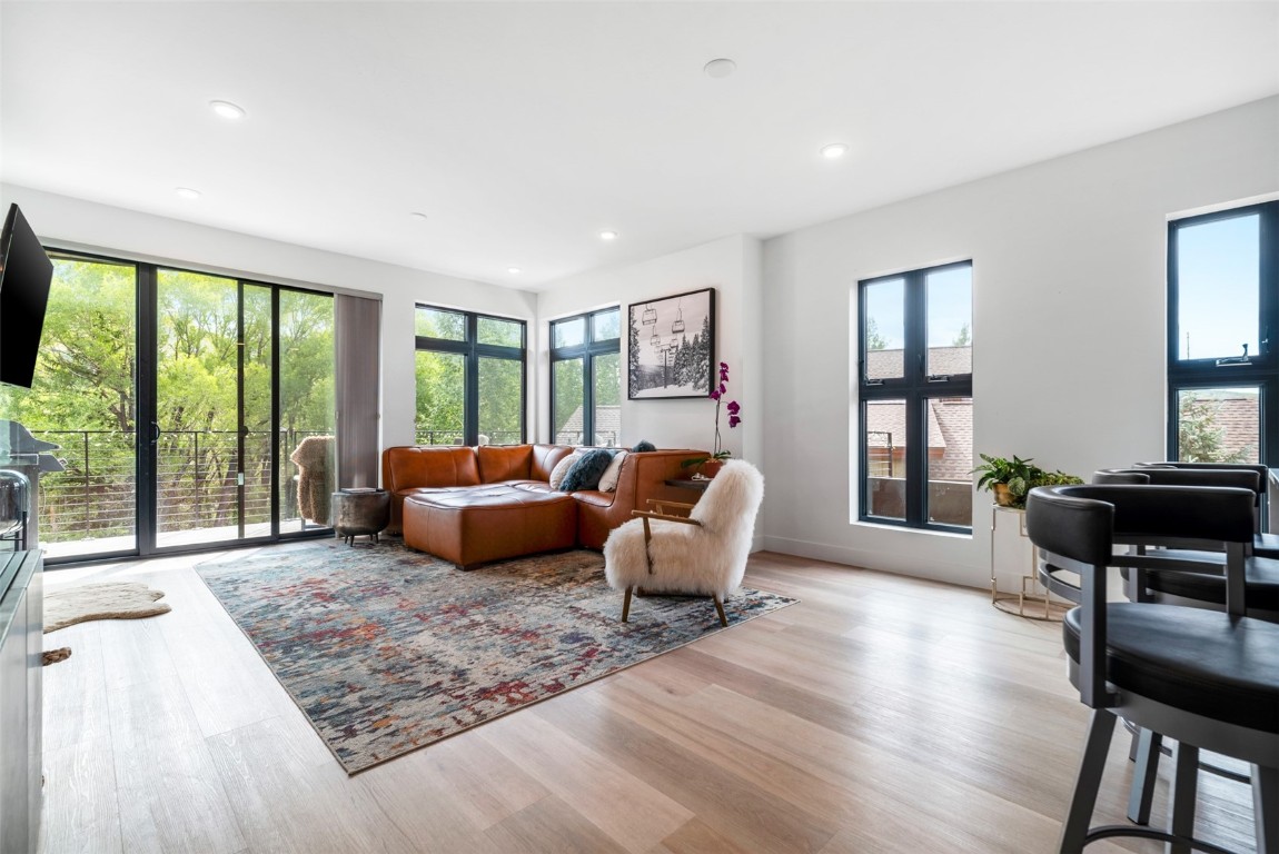 930 Blue River PARKWAY 936