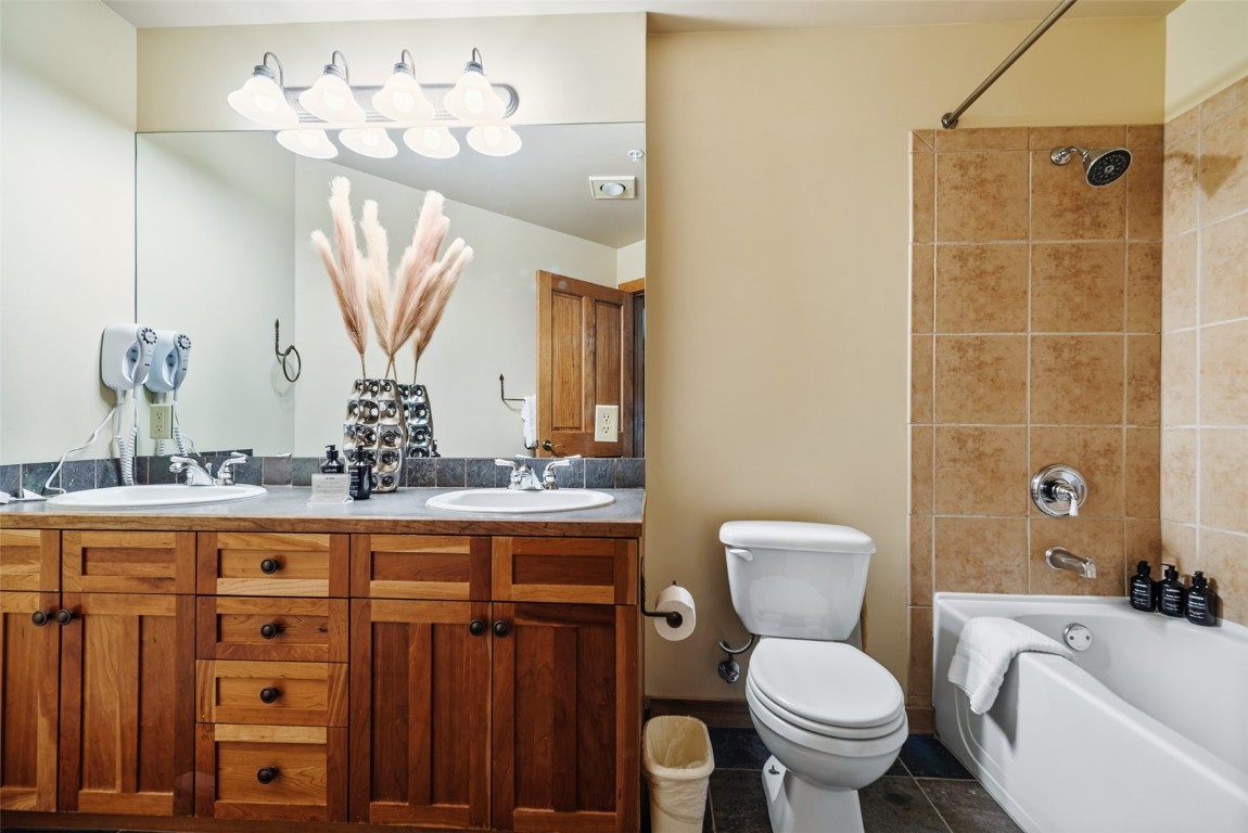 20 Hunkidori COURT 2237