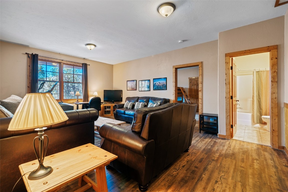 380 Black Hawk CIRCLE