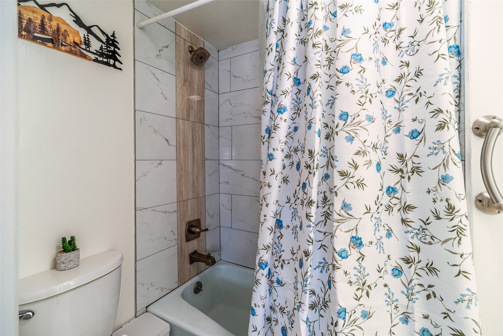 370 E La Bonte STREET A