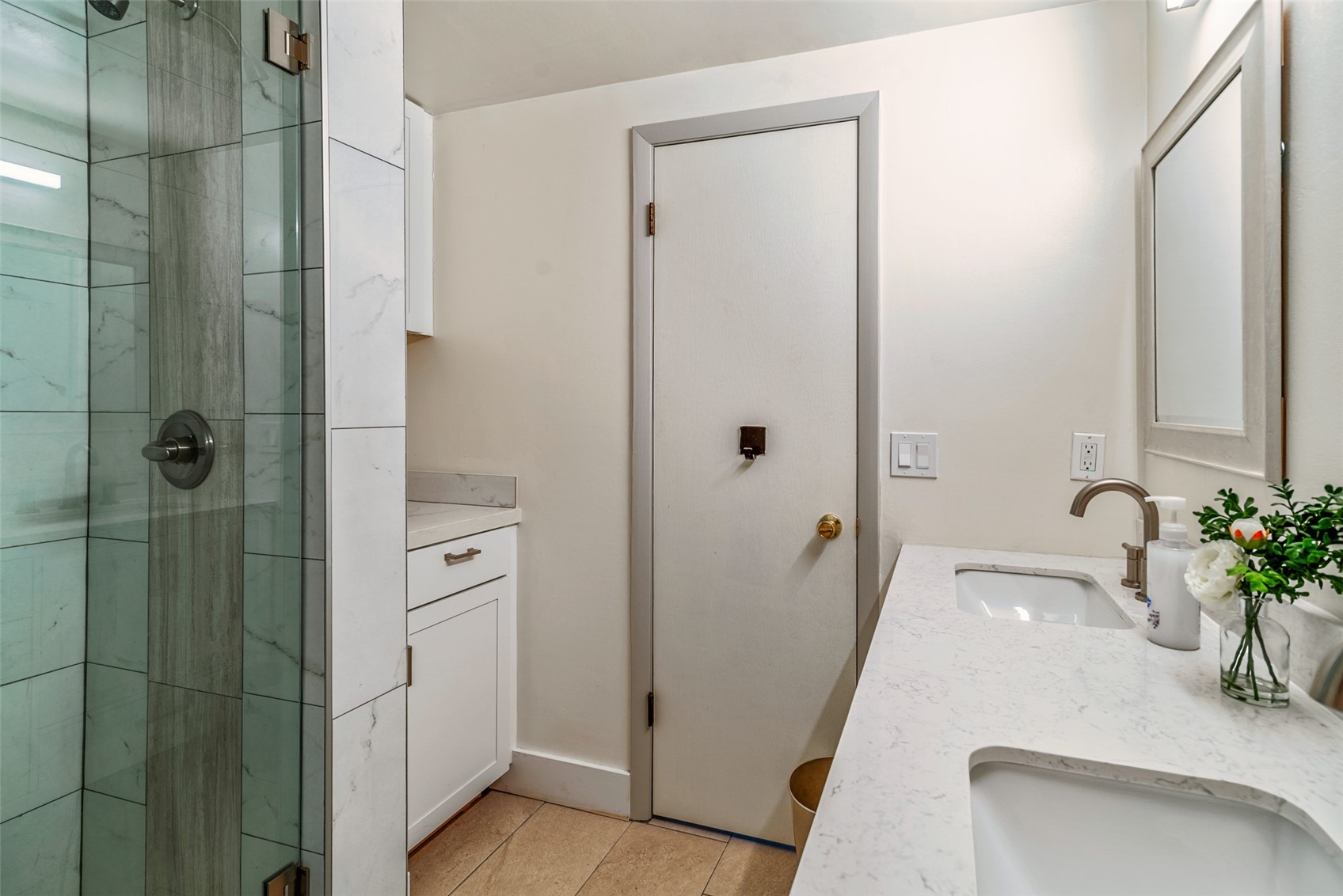 370 E La Bonte STREET A
