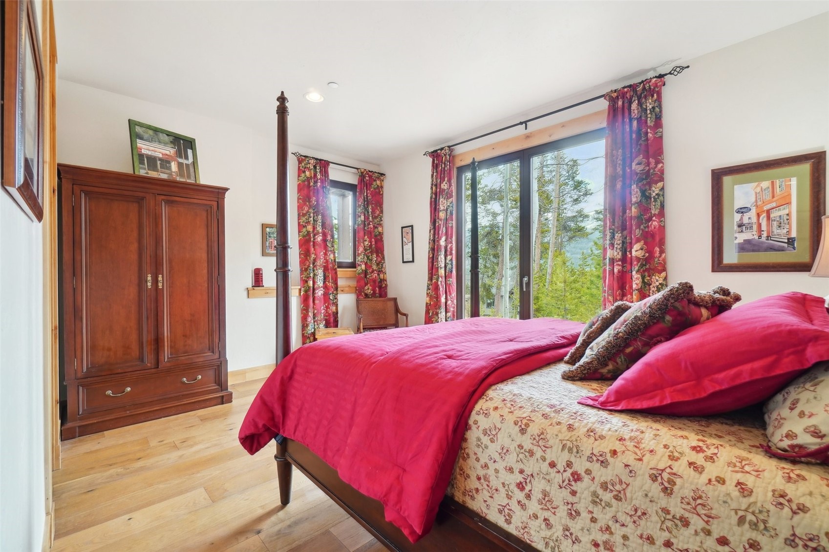 440 Two Cabins DRIVE