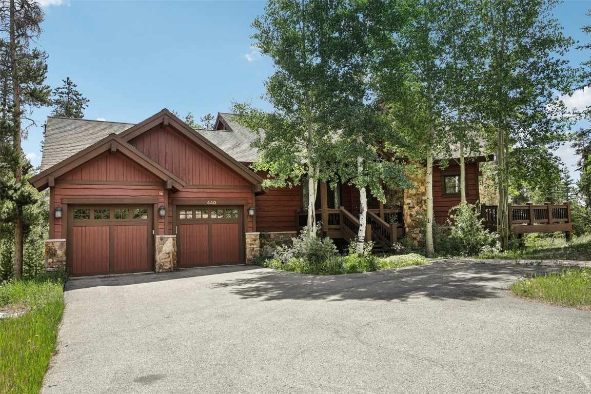 440 Two Cabins DRIVE