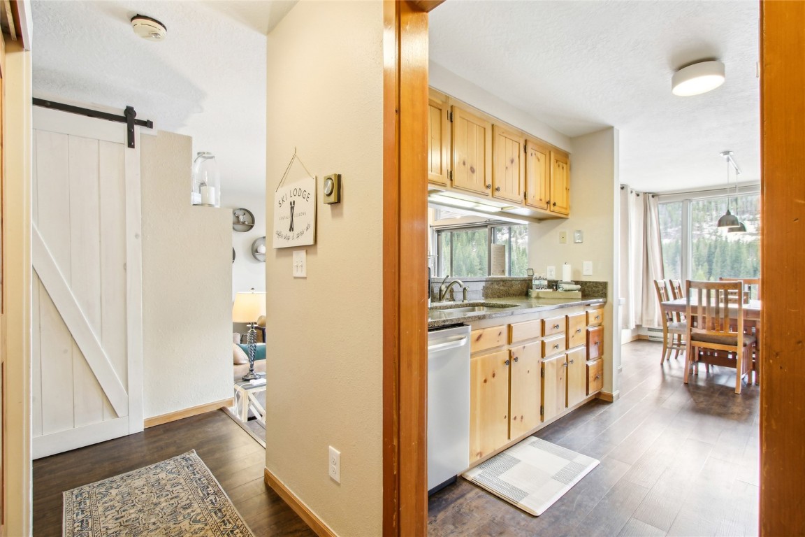 22320 Us Highway 6 1762