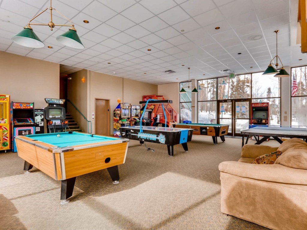 4200 Lodge Pole CIRCLE 205