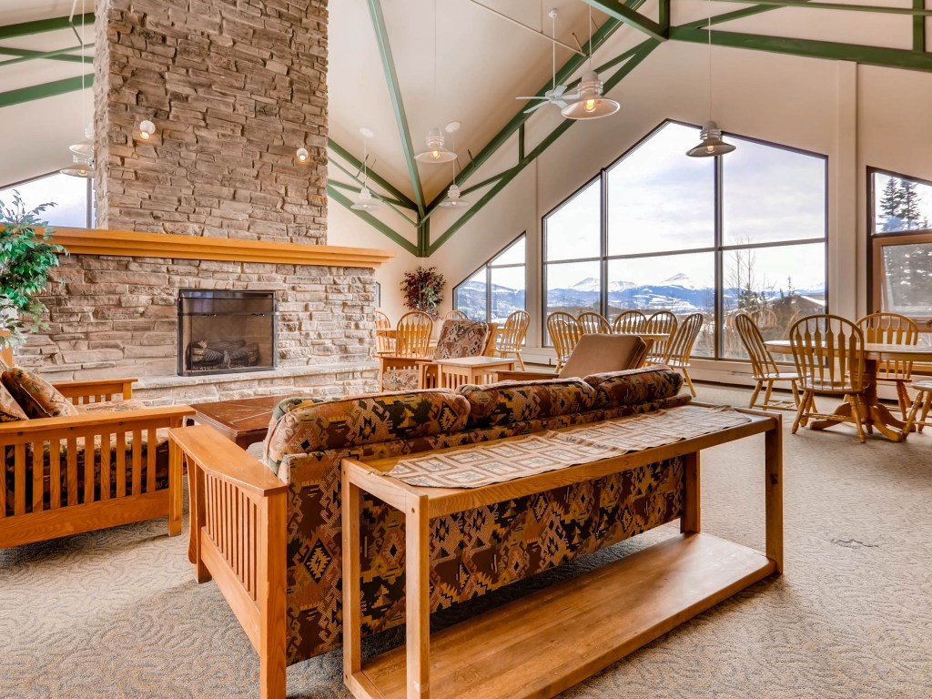 4200 Lodge Pole CIRCLE 205