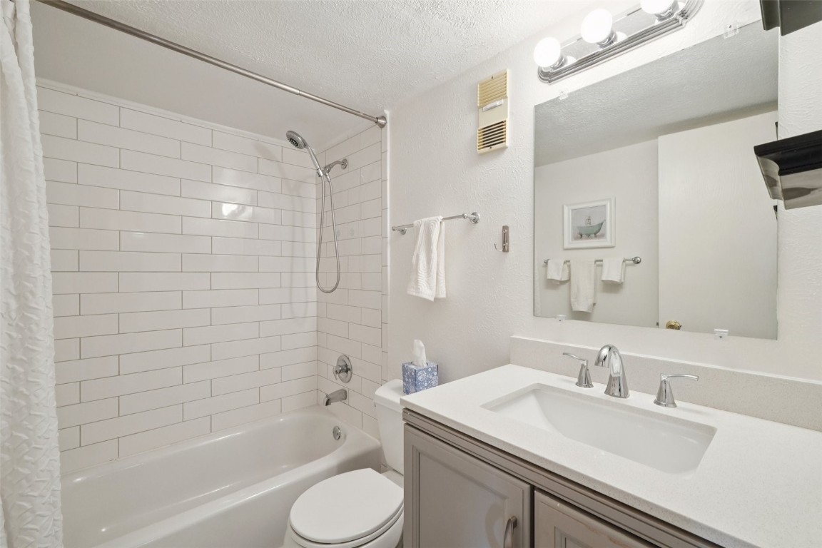 4200 Lodge Pole CIRCLE 205