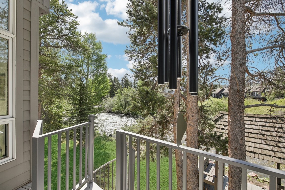 405 Creekside DRIVE