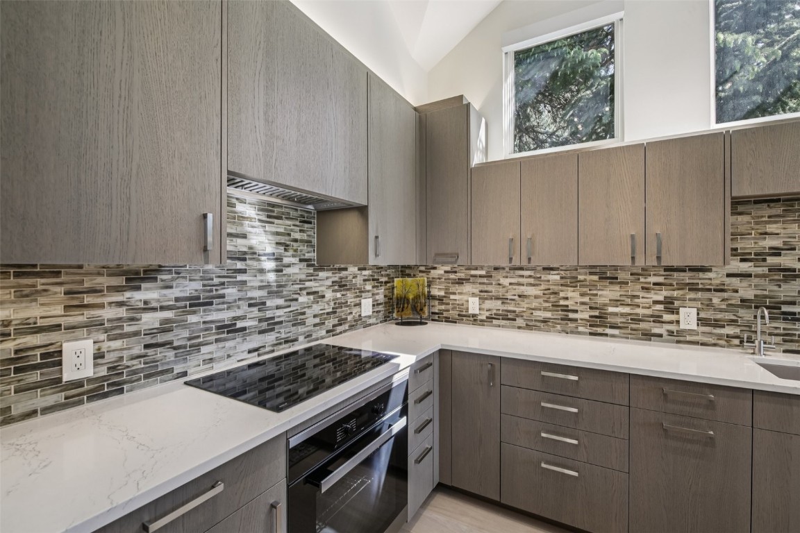 405 Creekside DRIVE