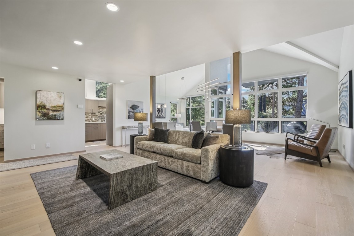 405 Creekside DRIVE