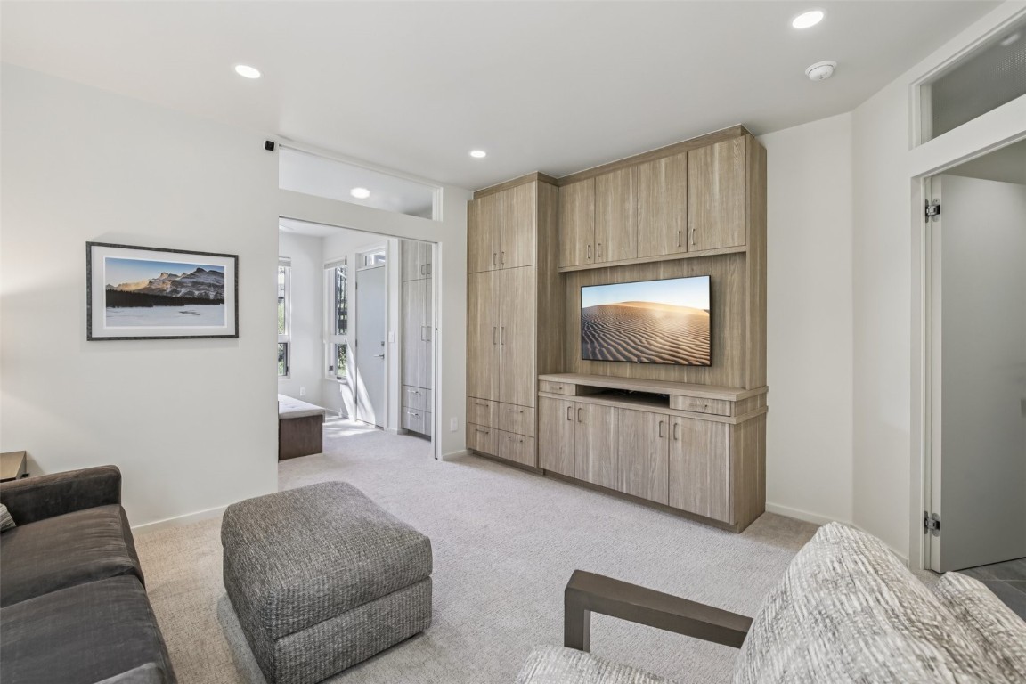 405 Creekside DRIVE
