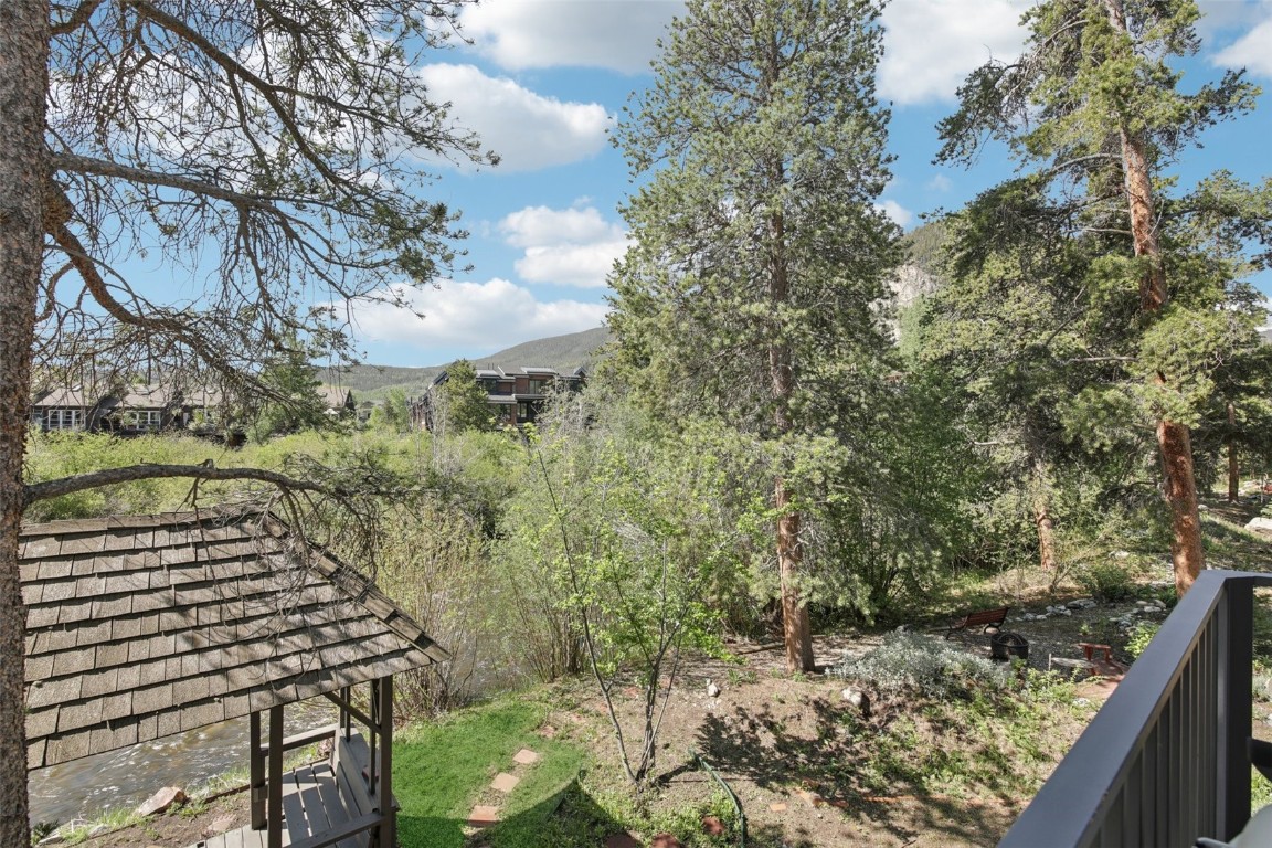 405 Creekside DRIVE