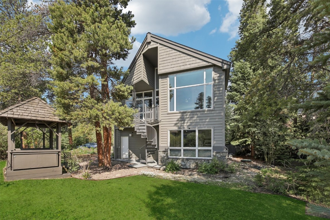 405 Creekside DRIVE