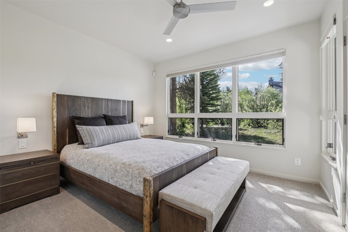 405 Creekside DRIVE