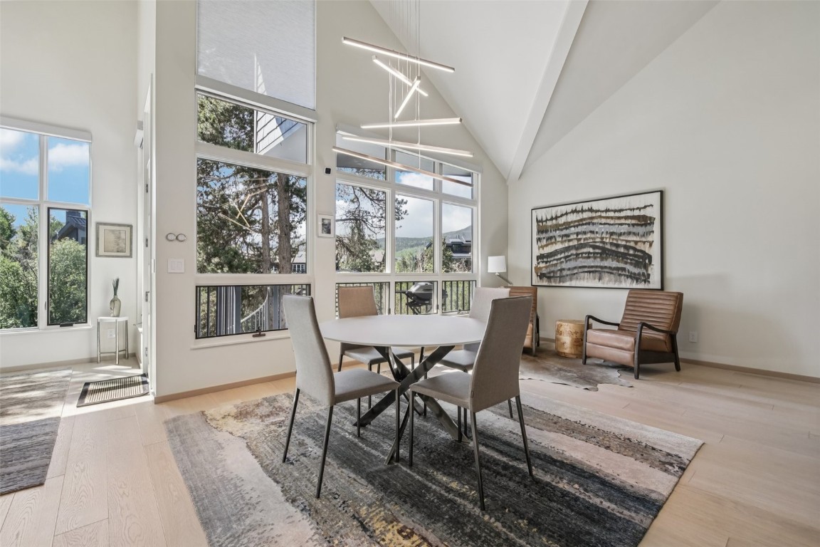 405 Creekside DRIVE