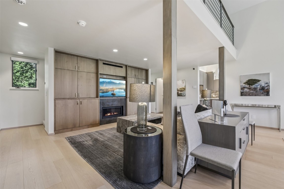 405 Creekside DRIVE