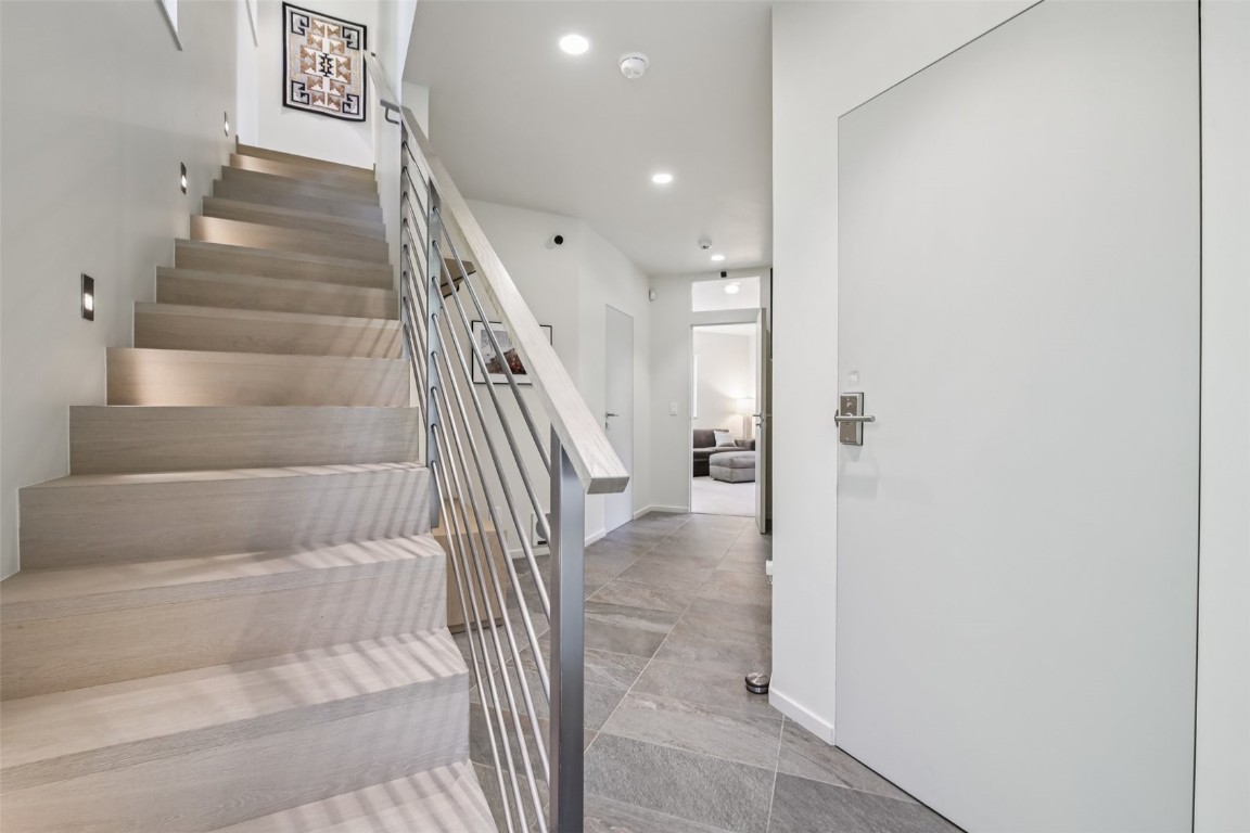 405 Creekside DRIVE