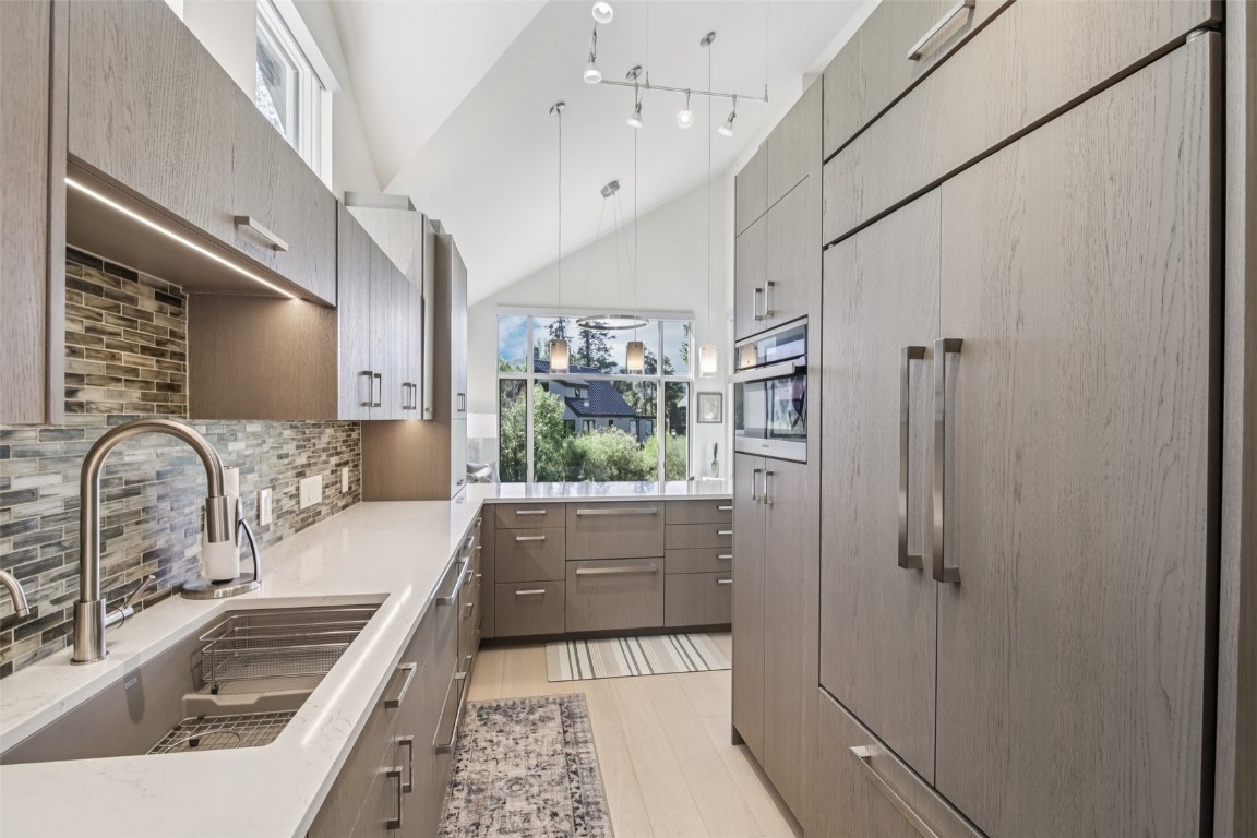 405 Creekside DRIVE