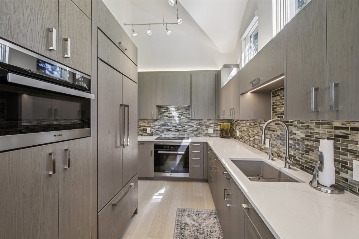 405 Creekside DRIVE