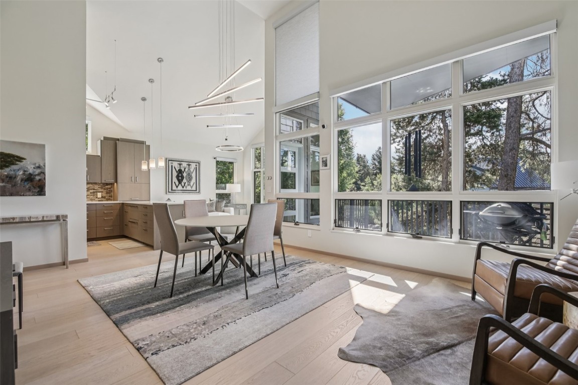 405 Creekside DRIVE