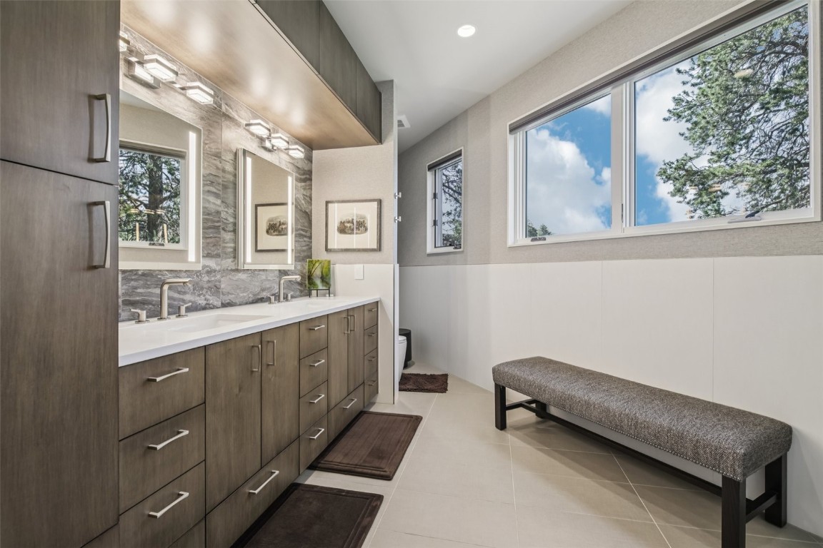 405 Creekside DRIVE
