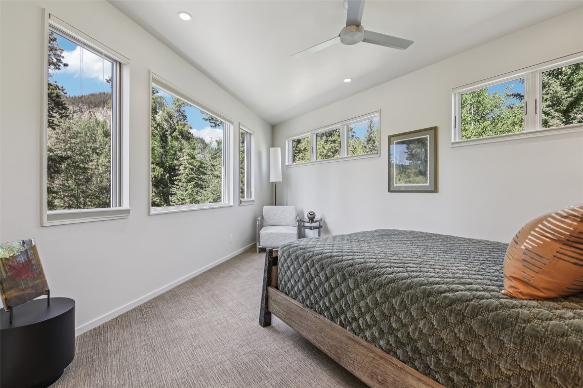 405 Creekside DRIVE