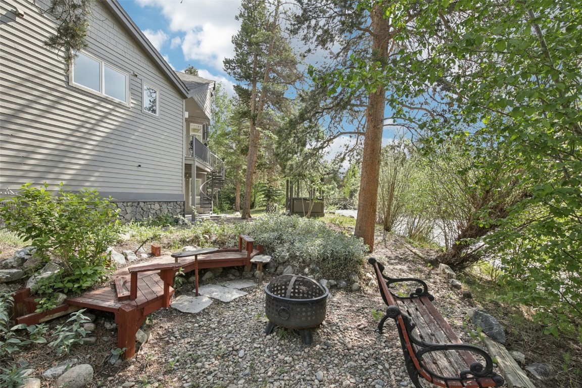 405 Creekside DRIVE