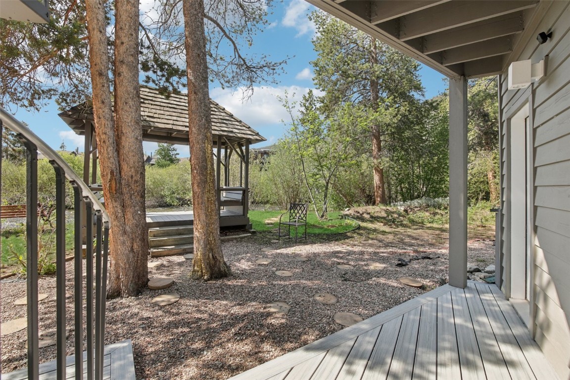 405 Creekside DRIVE