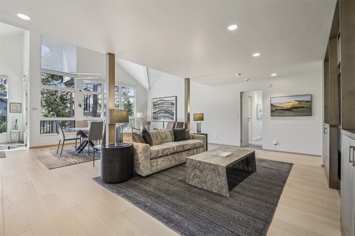 405 Creekside DRIVE