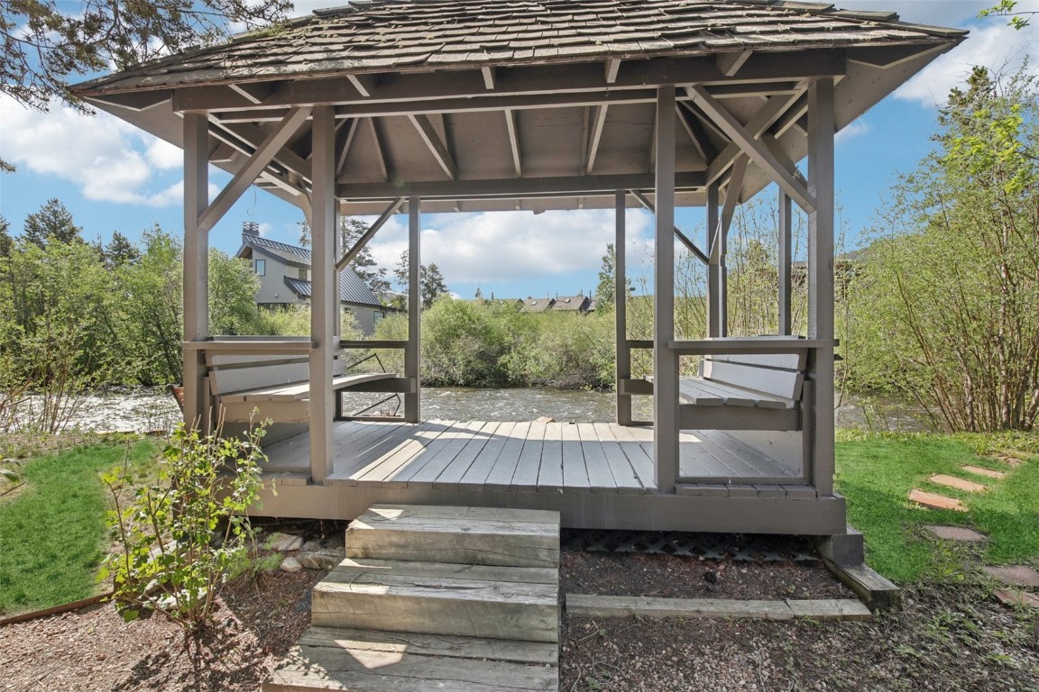 405 Creekside DRIVE