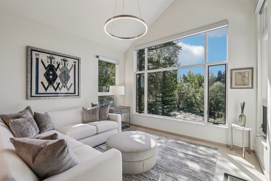 405 Creekside DRIVE