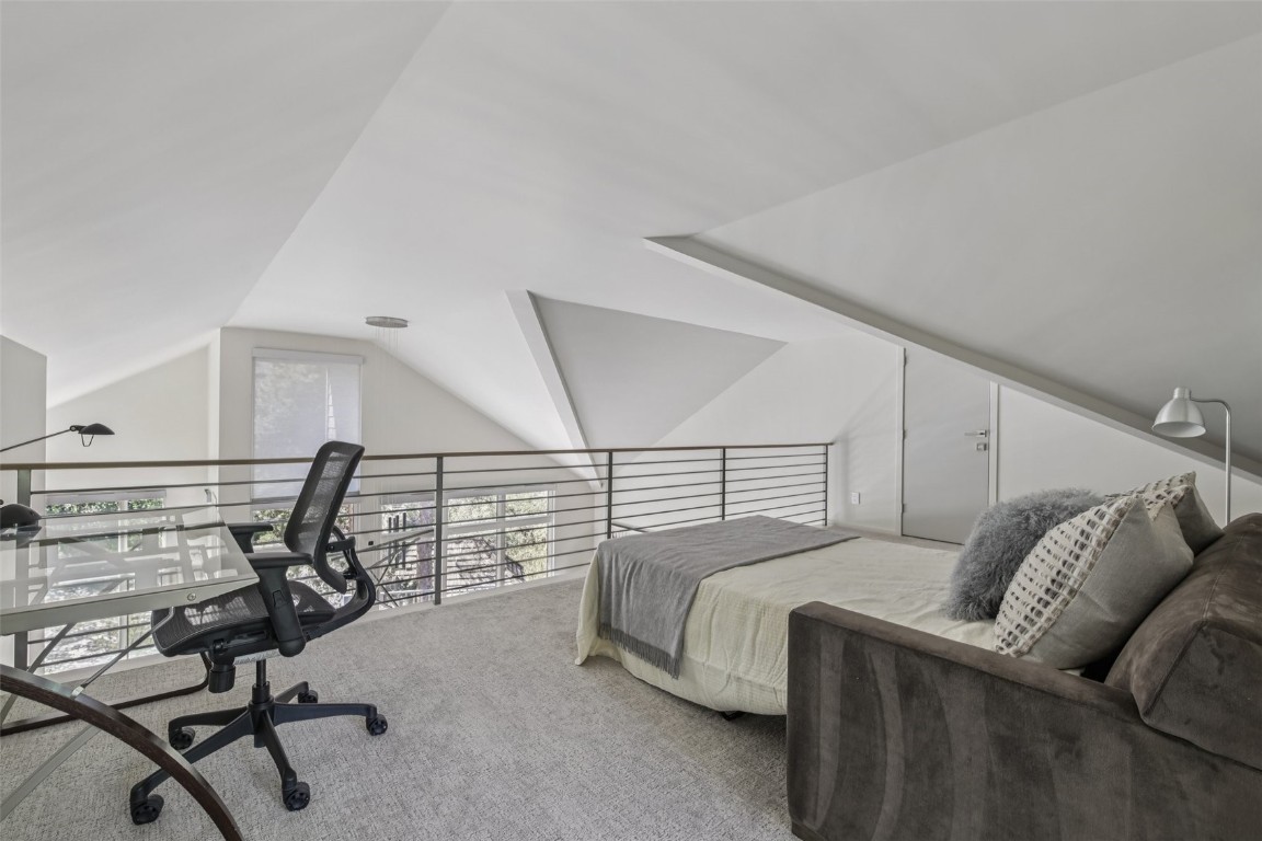 405 Creekside DRIVE