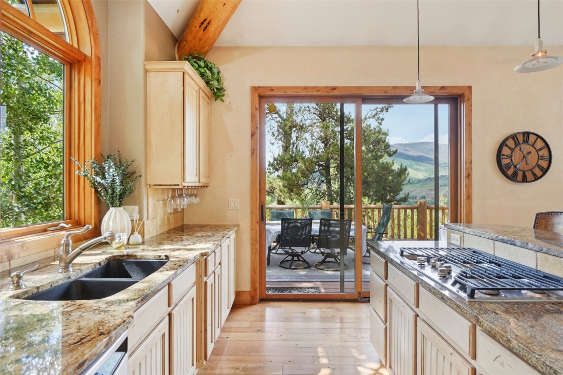 368 Black Hawk CIRCLE