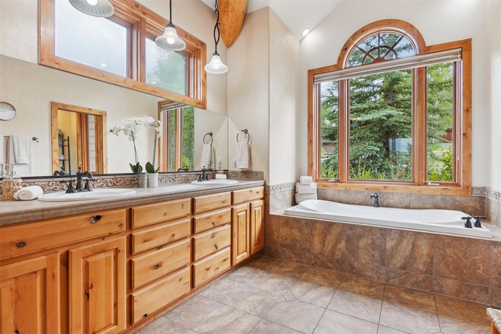 368 Black Hawk CIRCLE