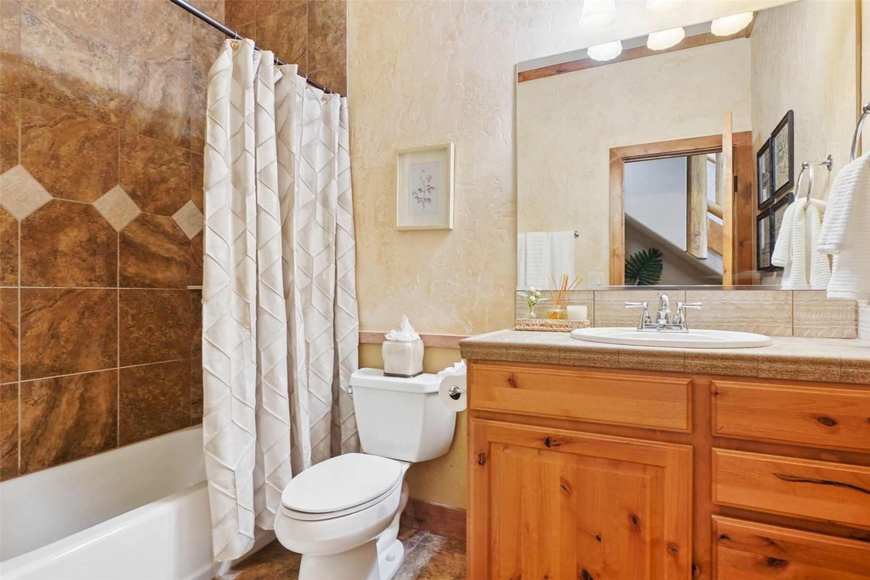 368 Black Hawk CIRCLE