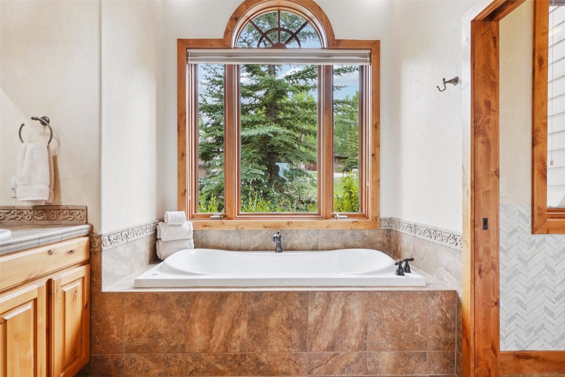 368 Black Hawk CIRCLE