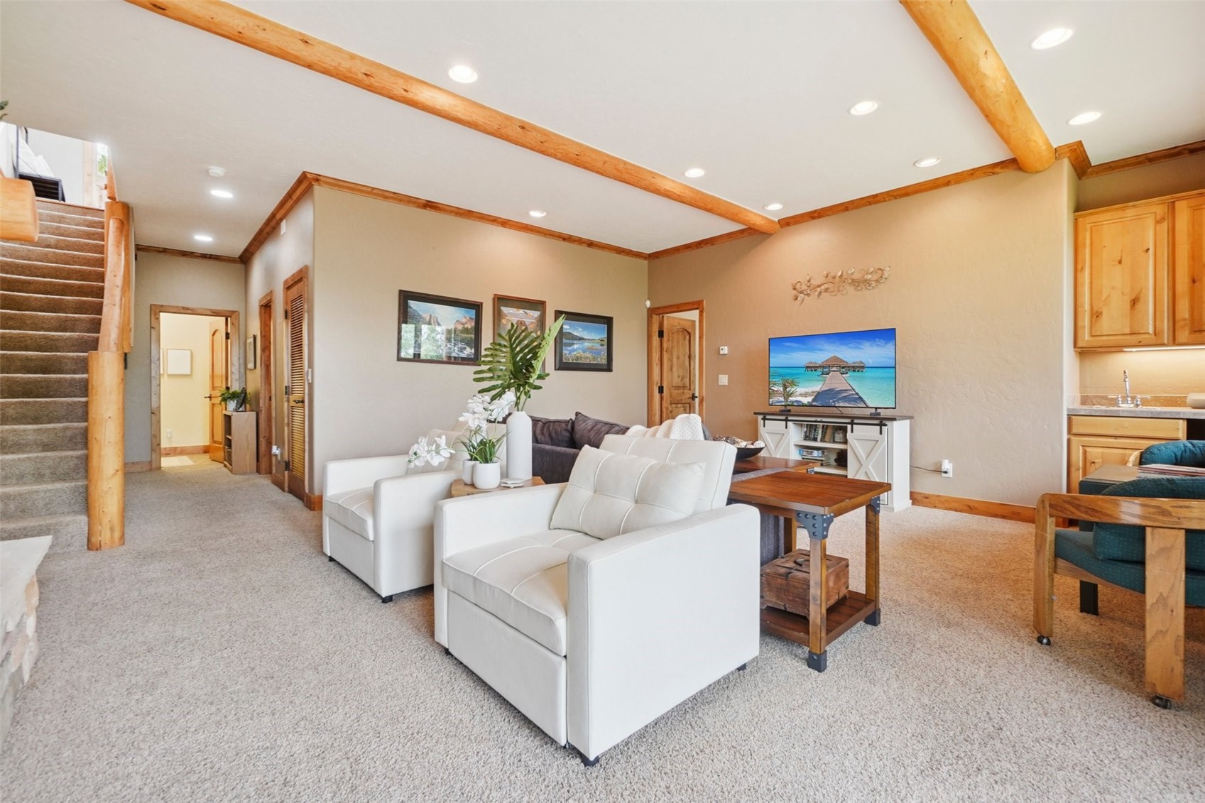 368 Black Hawk CIRCLE