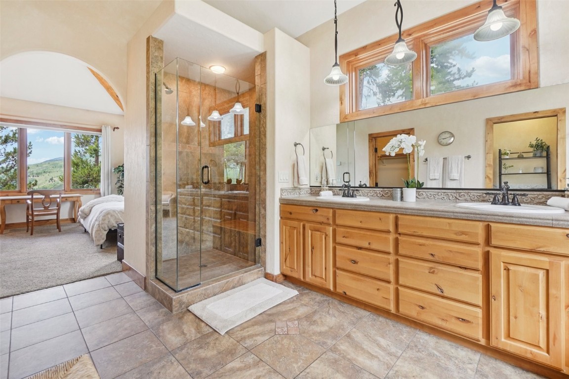 368 Black Hawk CIRCLE