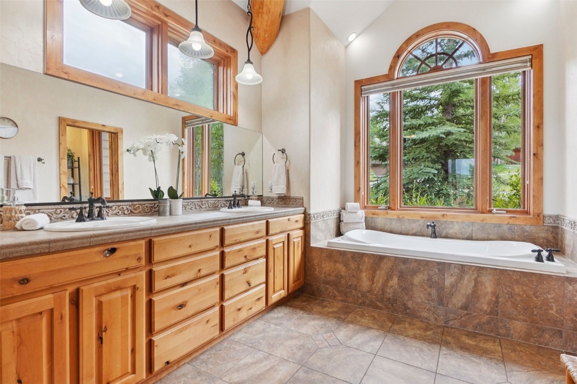 368 Black Hawk CIRCLE
