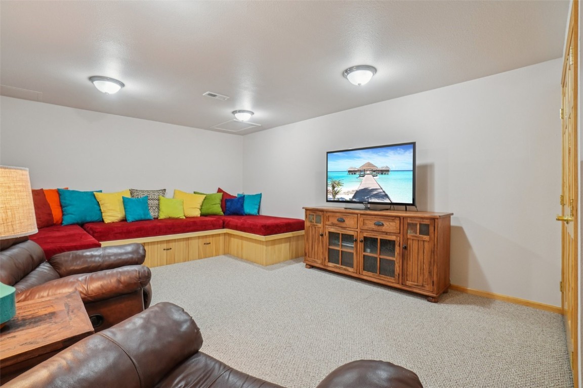 32 Hawn DRIVE