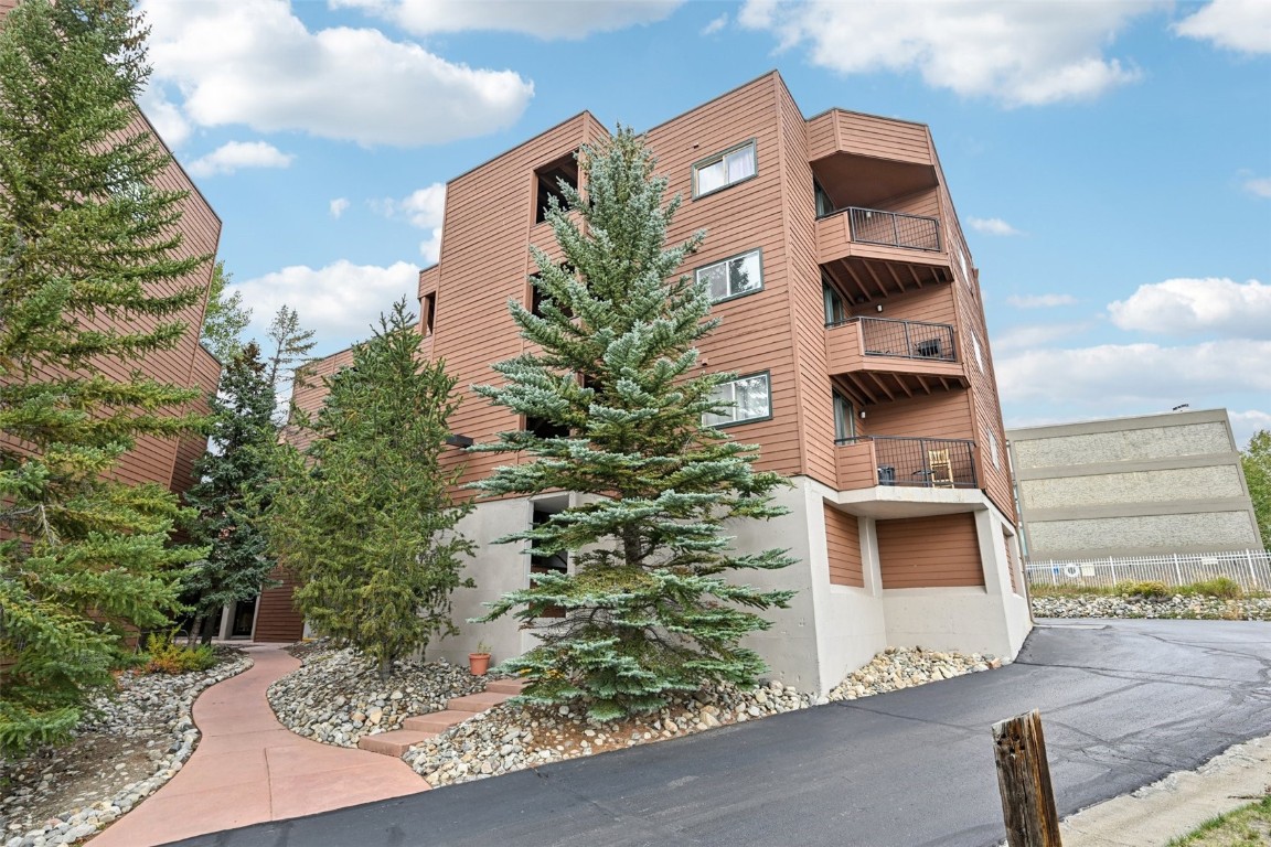 210 E La Bonte STREET 131