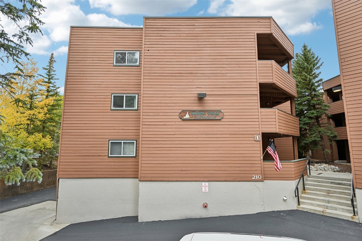 210 E La Bonte STREET 131