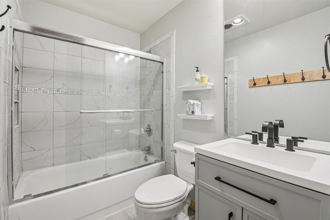 22784 Us Highway 6 2615