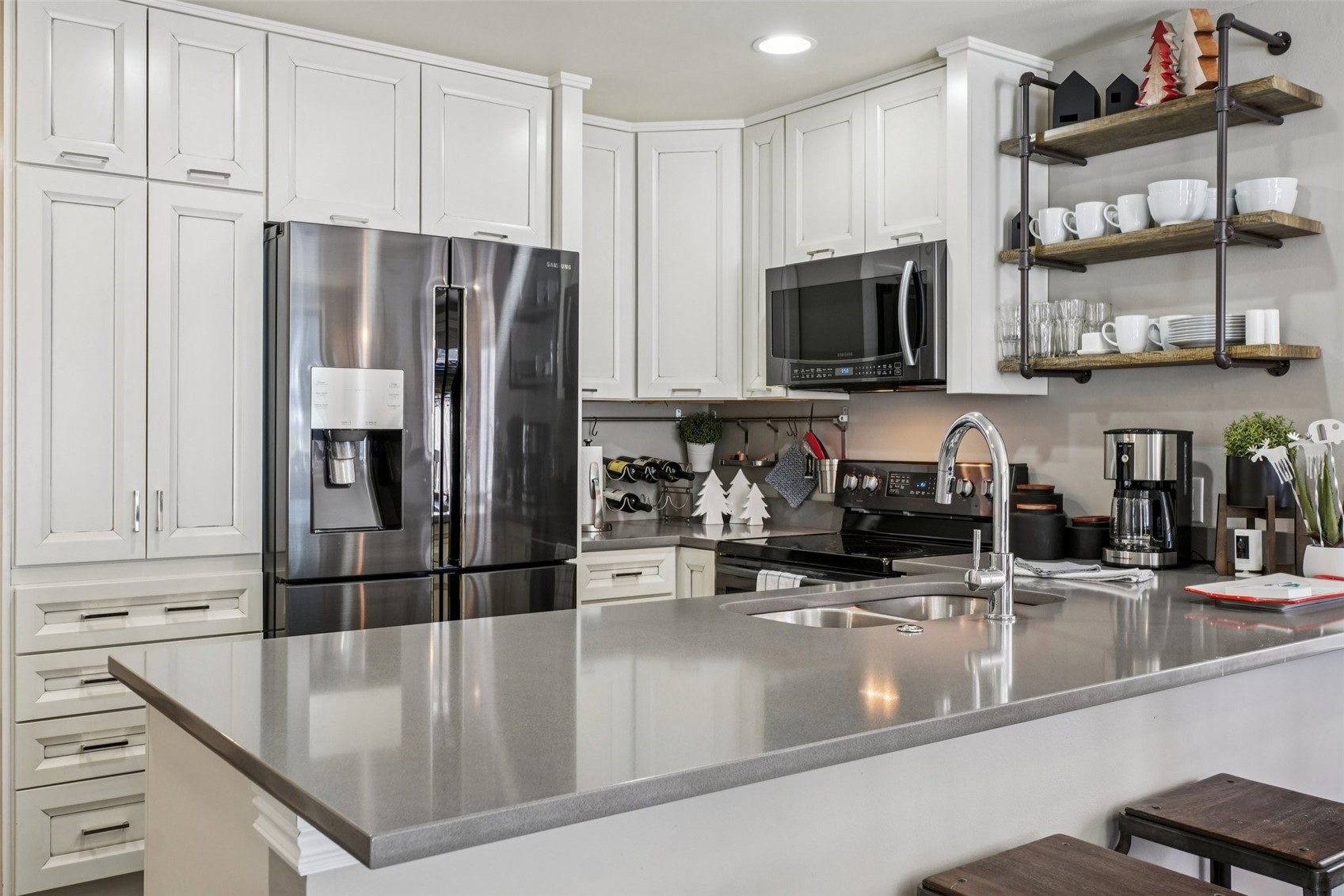 23062 Us Highway 6 A8