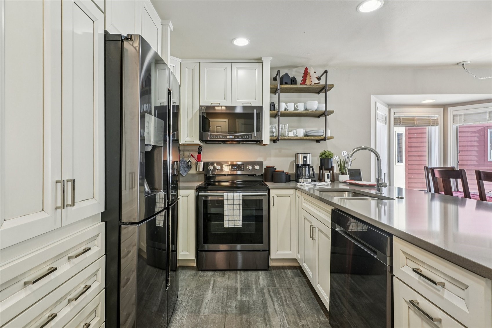 23062 Us Highway 6 A8