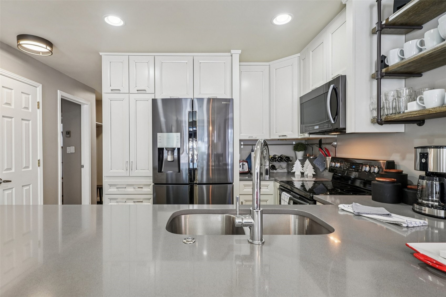 23062 Us Highway 6 A8