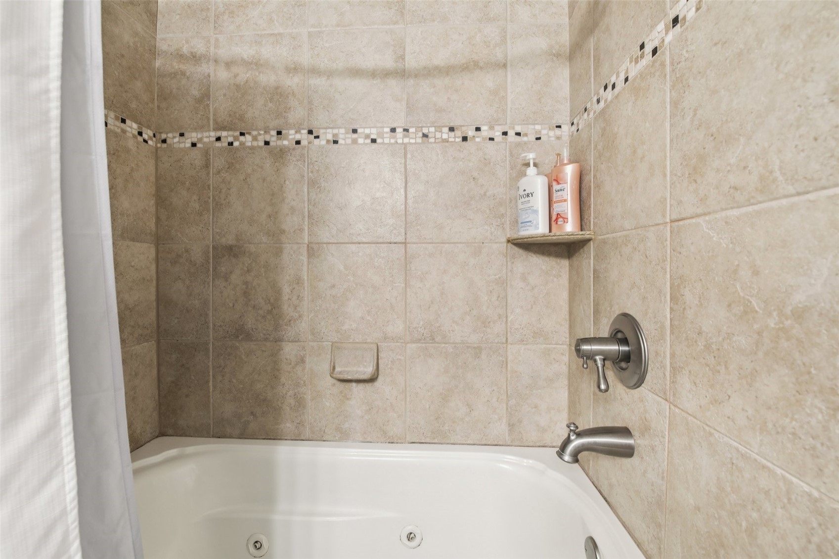 72 Corinthian CIRCLE 202